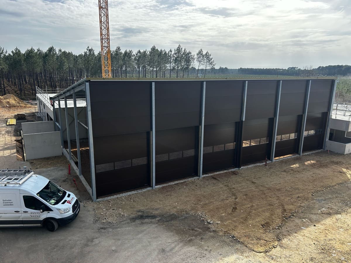 Installation portes sectionnelles Safir Pyrénées Automatismes Béarn Landes